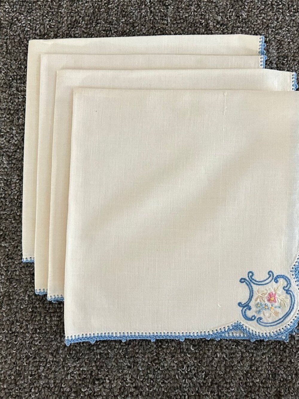 Set/4 Embroidered Napkins